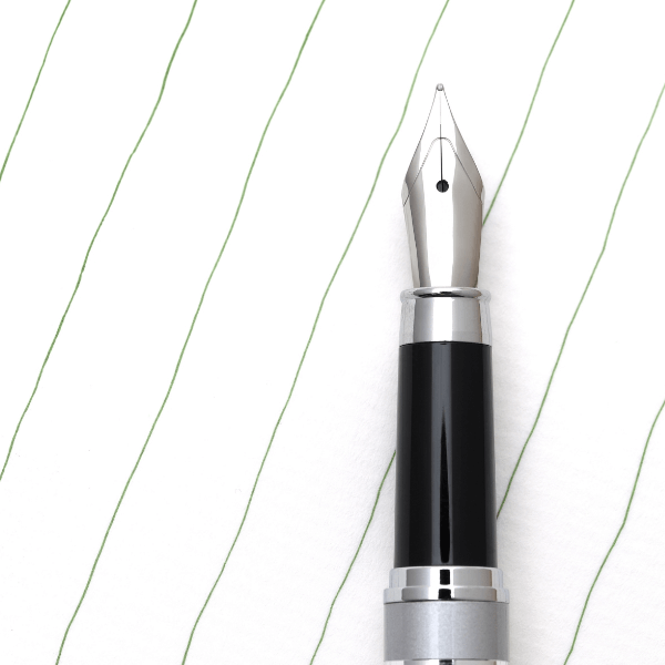 万年筆と原稿の画像